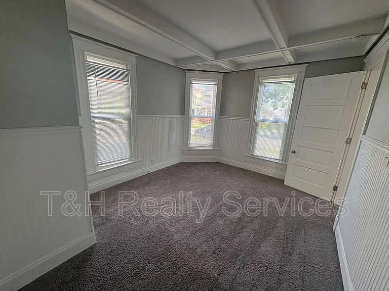 413 W Franklin St — Photo 17