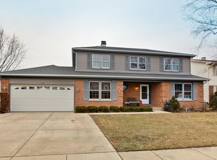 1242 Biscayne Dr, Elk Grove Village, IL 60007