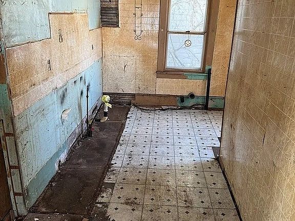 5th image of 500 Hayes Ave