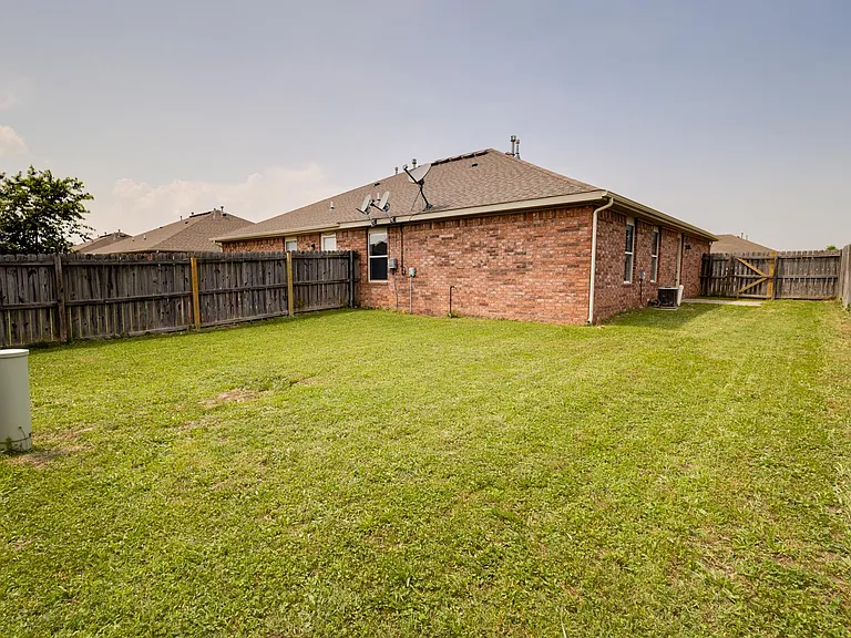 306 E Southern Trace Dr — Photo 21