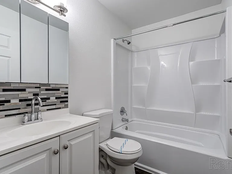 Images Columbia Apartments — Photo 15