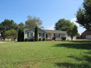 1070 Riley Creek Rd, Tullahoma, TN 37388
