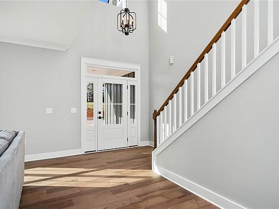 3rd image of 318 Summerall Dr