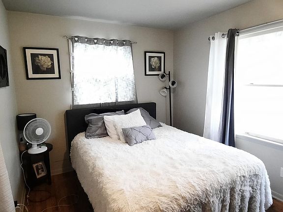 2nd image of 3701 Malibu Dr
