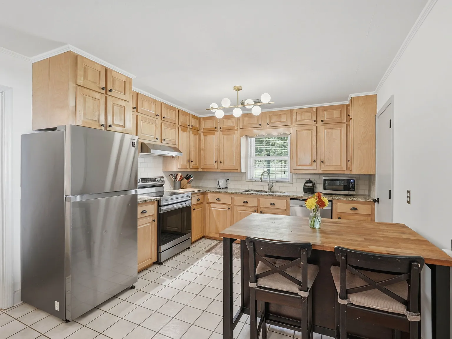 4 bed, 1652 sqft, $2,300 — Photo 4