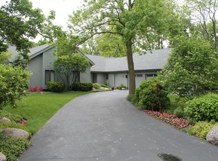 18 Chicory Ln, Riverwoods, IL 60015