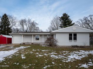 28692 Middle Crossing Rd, Dowagiac, MI 49047