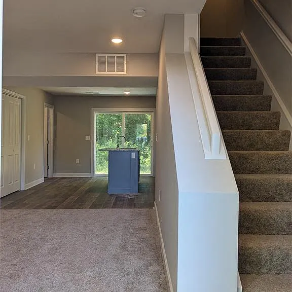 Woodlark Apartments — Photo 16