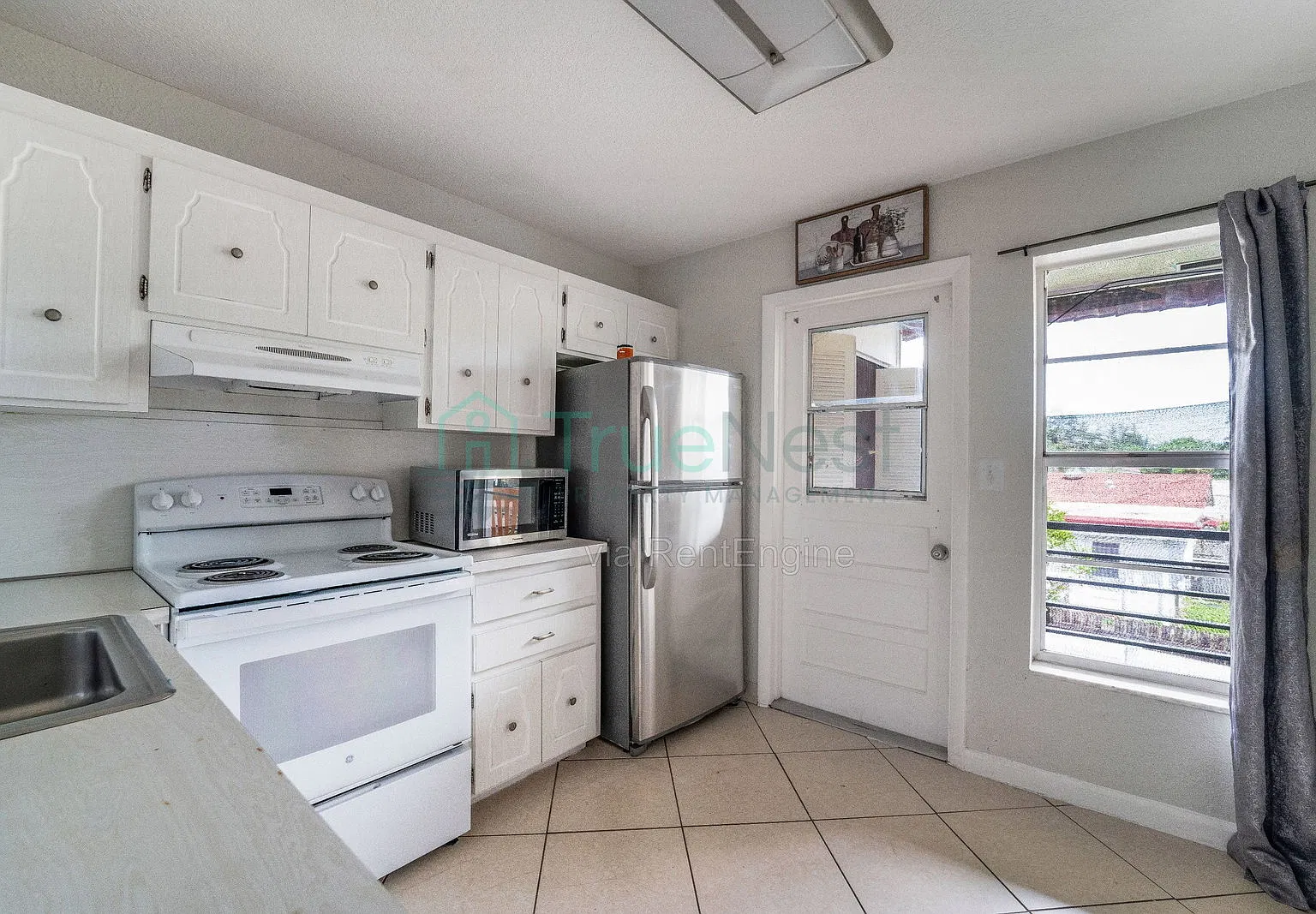 2 bed, 1.5 bath, $2,100 — Photo 2