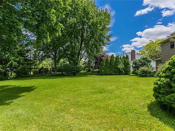 3rd image of 10 Timway Ct