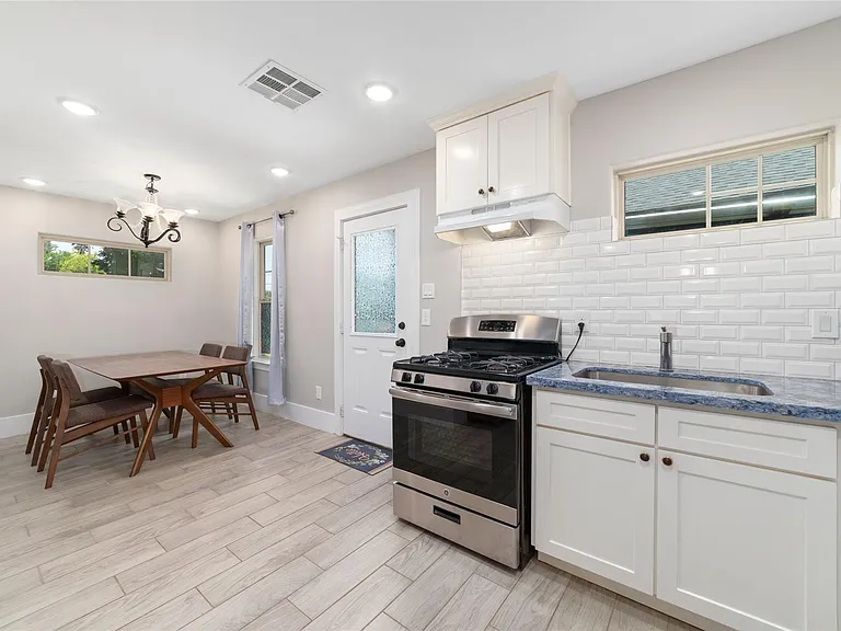 6720 Cathcart Dr — Photo 7