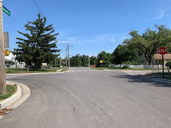 4th image of 2425 Brentnell Ave