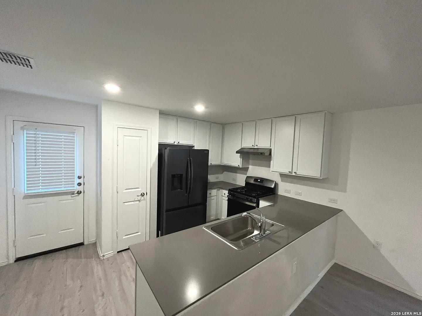 3 bed, 1440 sqft, $1,550 — Photo 3