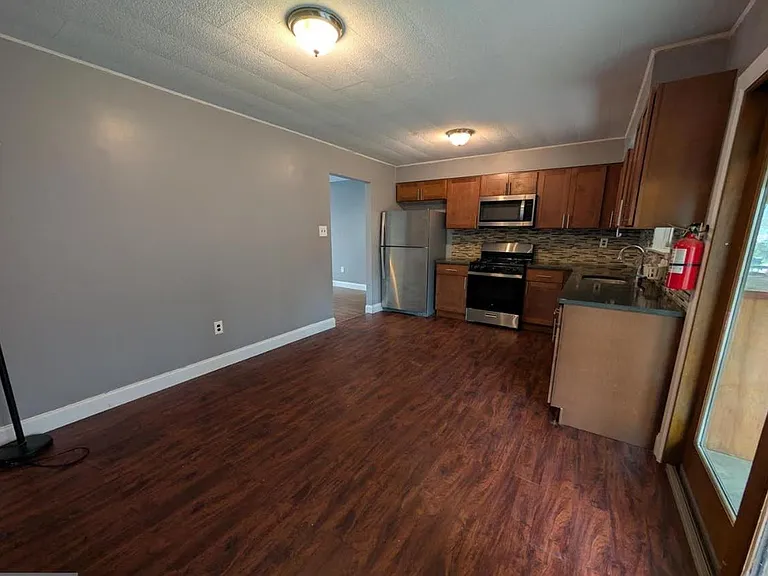 126 Juniper Ave — Photo 2