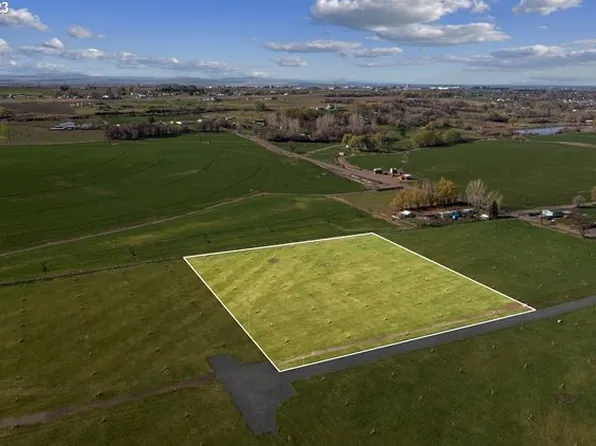 Lantern Ln, Hermiston, OR 97838