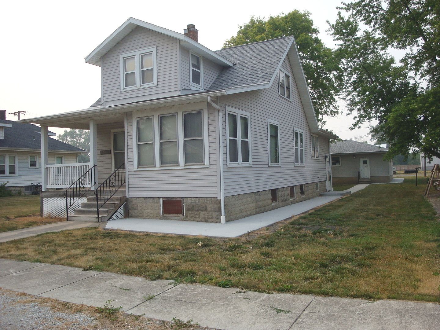 221 W Garfield Ave, Cissna Park, IL 60924 Zillow