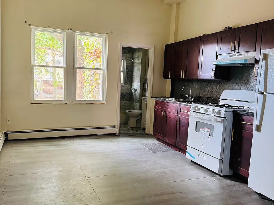 89 Thompson St #1