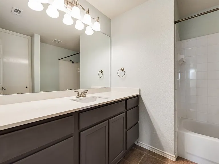 2200 Fieldcrest Dr — Photo 15