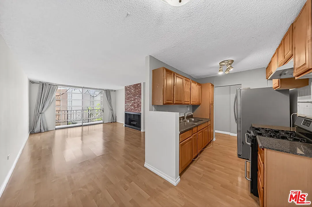 1 bed, 1.0 bath, 769 sqft, $1,900 — Photo 4