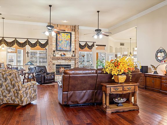 3rd image of 7711 Ravenswood Rd