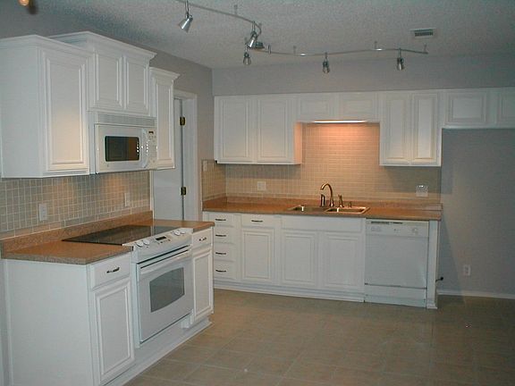 Open kitchen to Dining