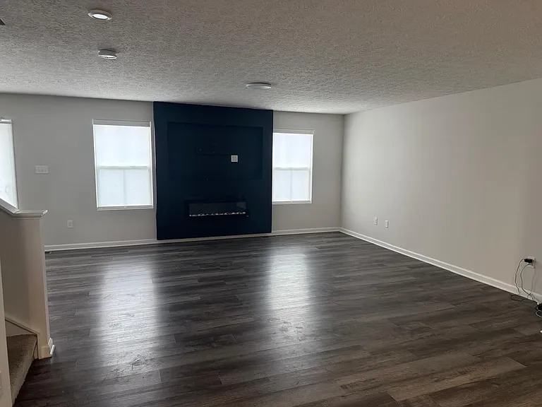 220 Roebling St — Photo 7
