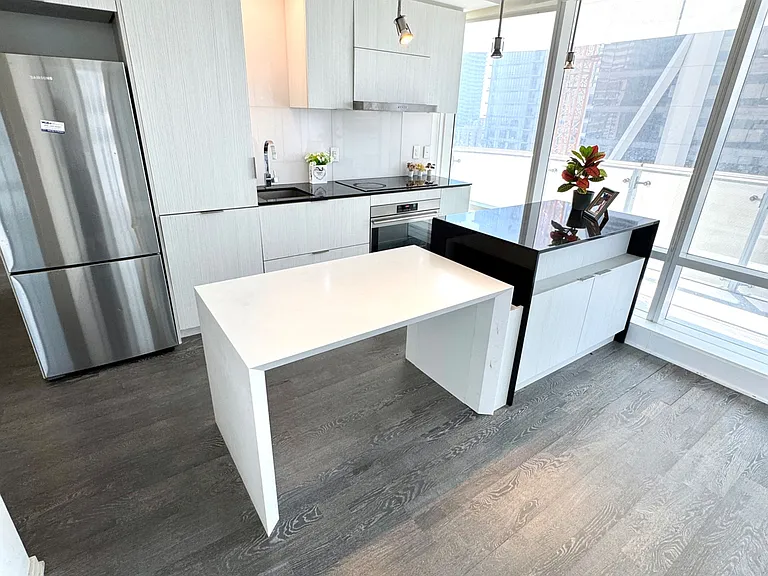1 Bloor St E #2510 — Photo 11