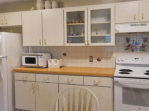 4th image of 4371 Tahitian Gardens Cir APT B