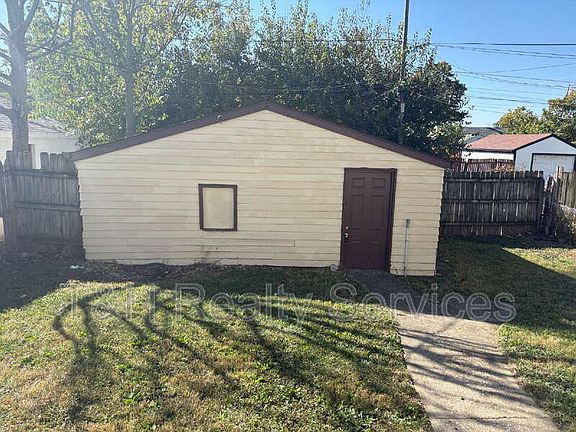 2nd image of 2220 Villa Ave