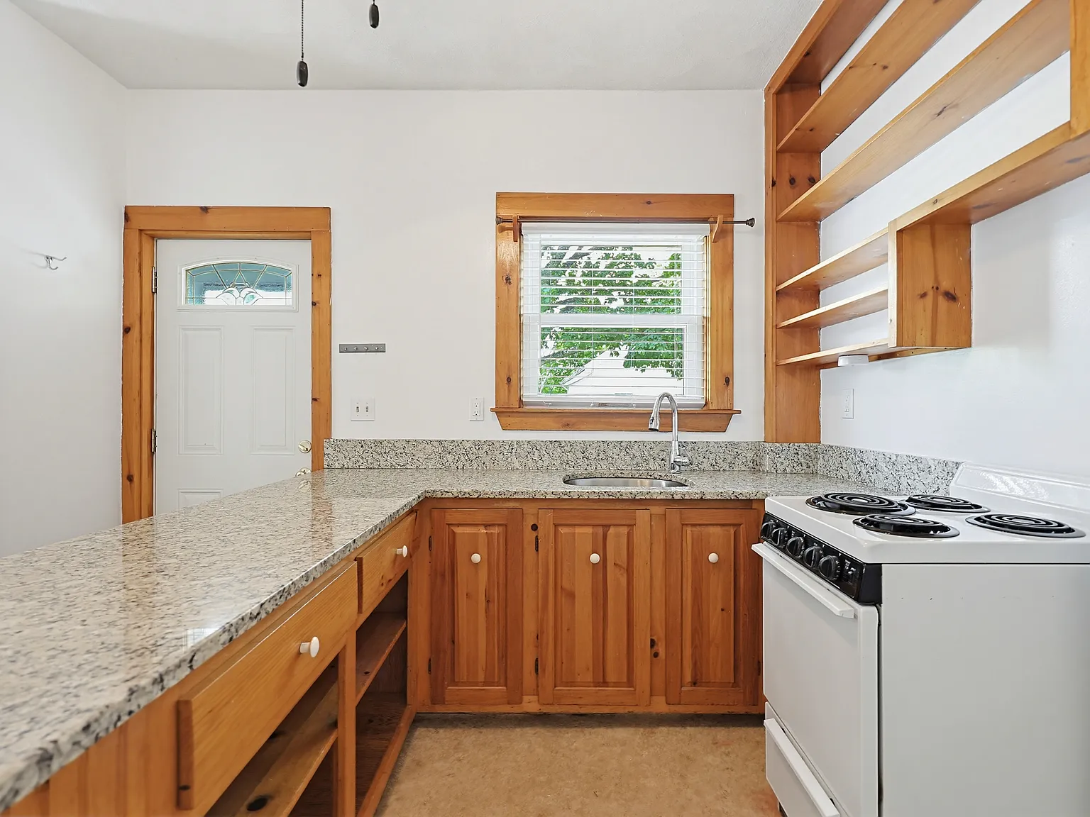 3 bed, 1120 sqft, $2,700 — Photo 4