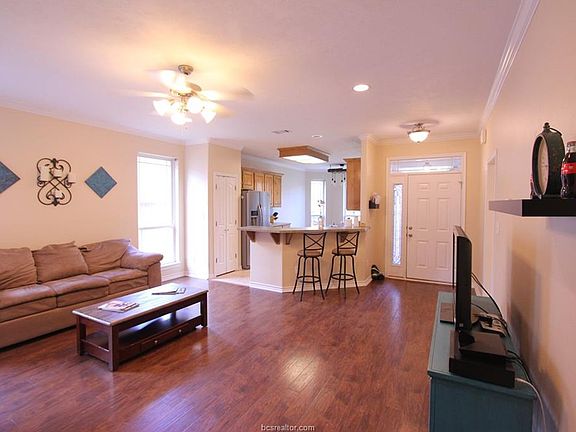 3rd image of 2314 Kendal Green Cir