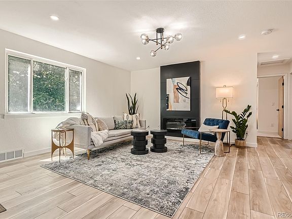 4th image of 736 Dahlia Street