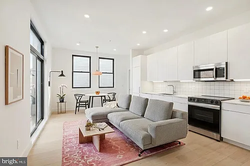 2406 Frankford Ave Photo 1