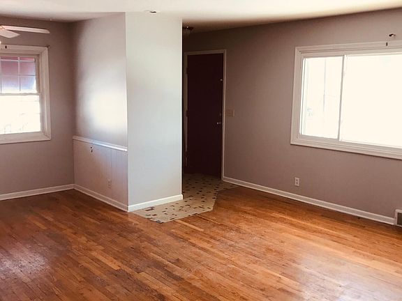 3rd image of 814 N 50th Ave APT 1