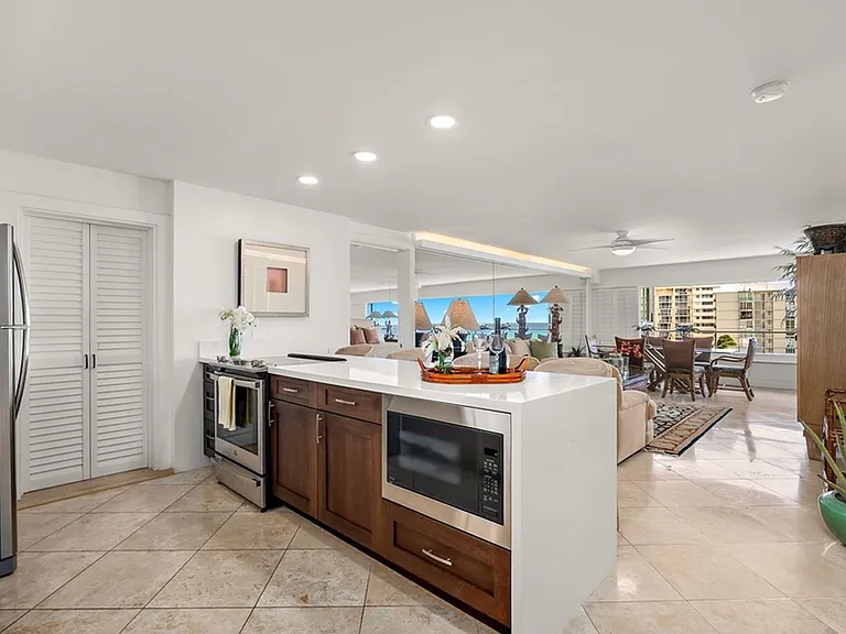 2895 Kalakaua Ave #805 — Photo 17