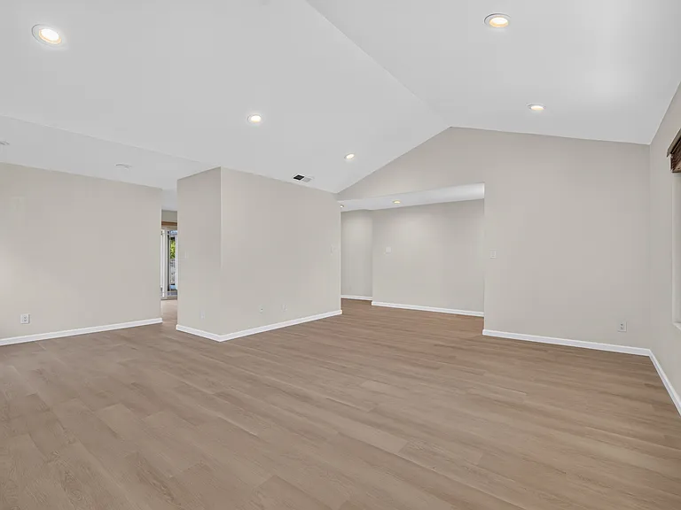 192 S Bernardo Ave — Photo 7