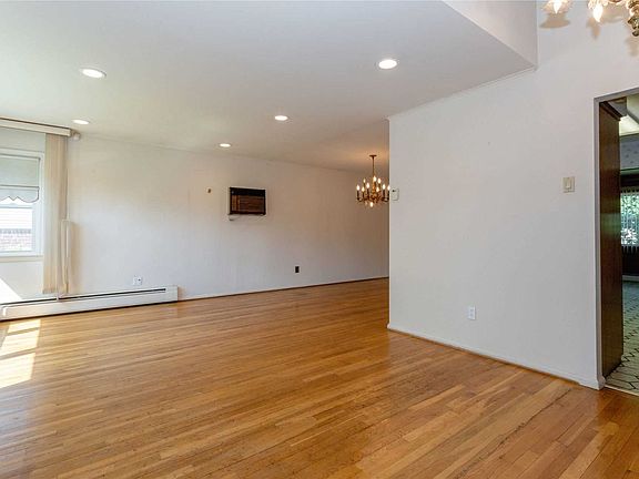 3rd image of 21 Loretta Dr