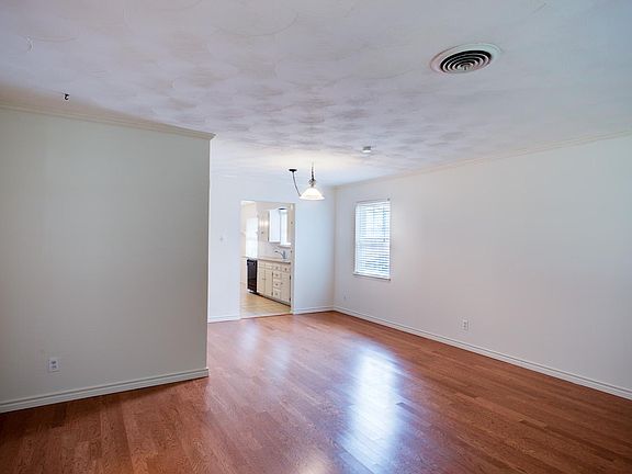 4th image of 10428 Chesterton Dr