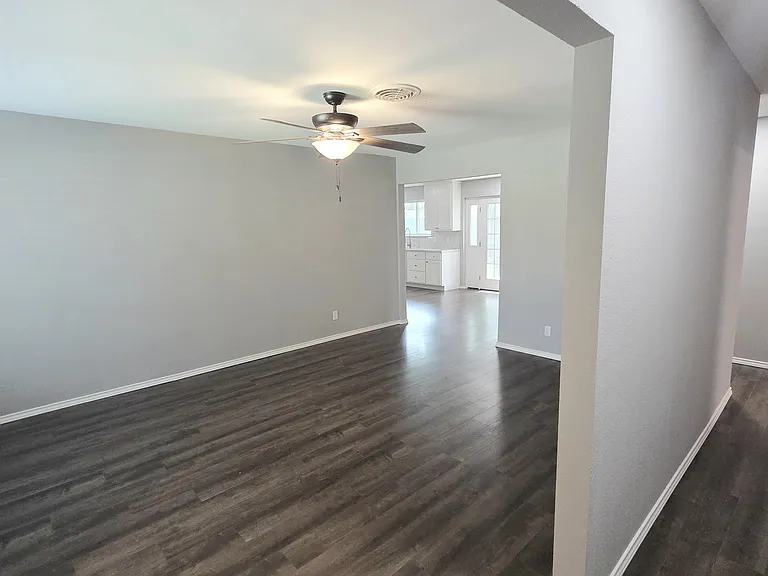 305 Dublin Dr — Photo 5
