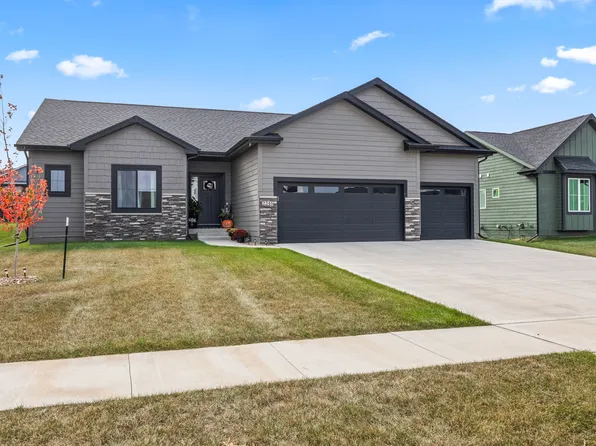 2245 Green Leaf Cir, Norwalk, IA 50211