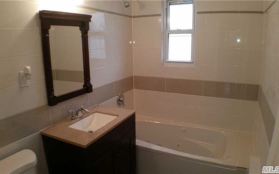 5th image of 1689 E. 55th St