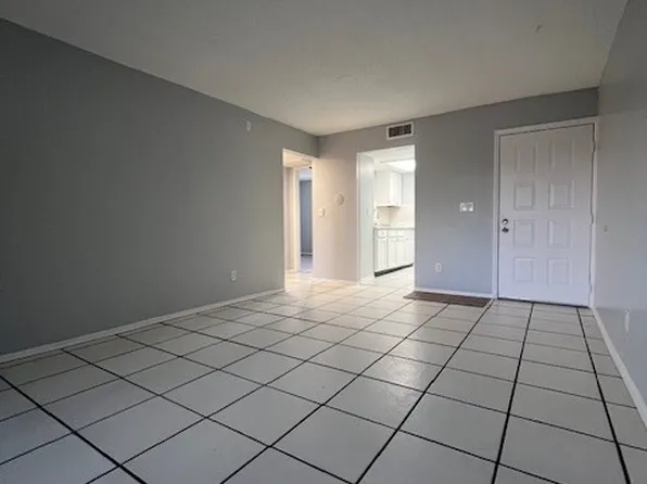 5839 62nd Ave N APT 111, Pinellas Park, FL 33781