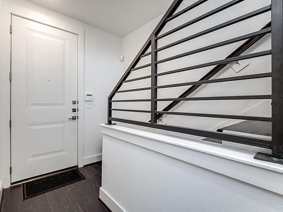 5th image of 4819 Caroline St #308
