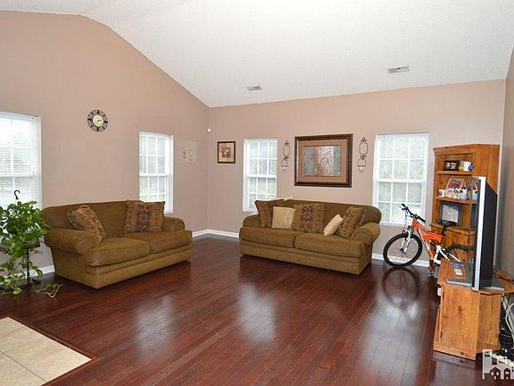 5th image of 3111 Thistlewood Drive NE