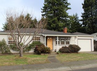 1040 Hilltop Dr, Fortuna, CA 95540