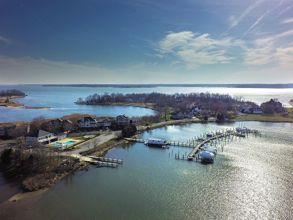 Comm marina, pool, clubhouse