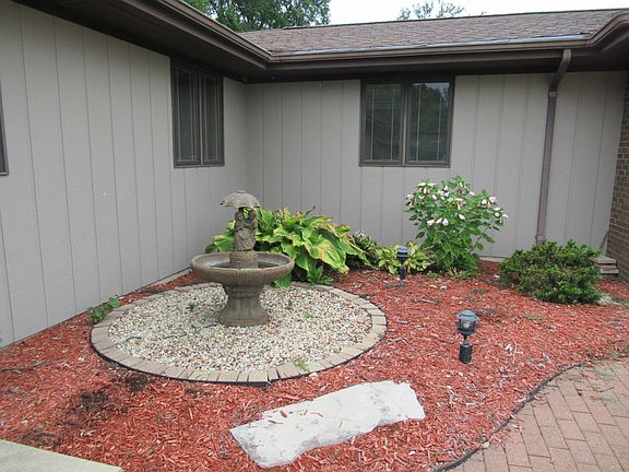 3rd image of 1046 Fairway Dr
