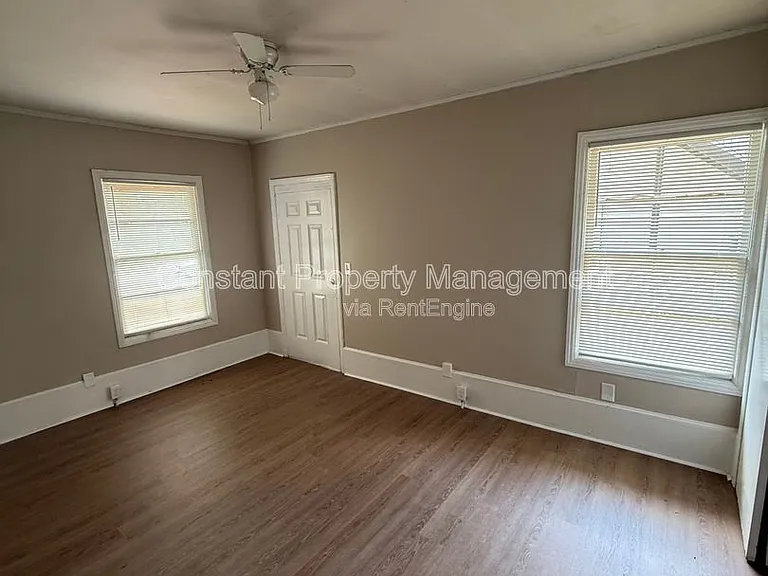 614 W Poplar St — Photo 13