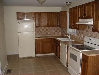 4th image of 10408 Daniels Ct