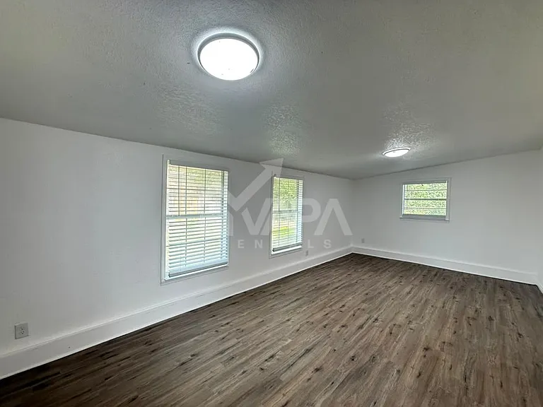 2902 Woodcliffe St — Photo 13